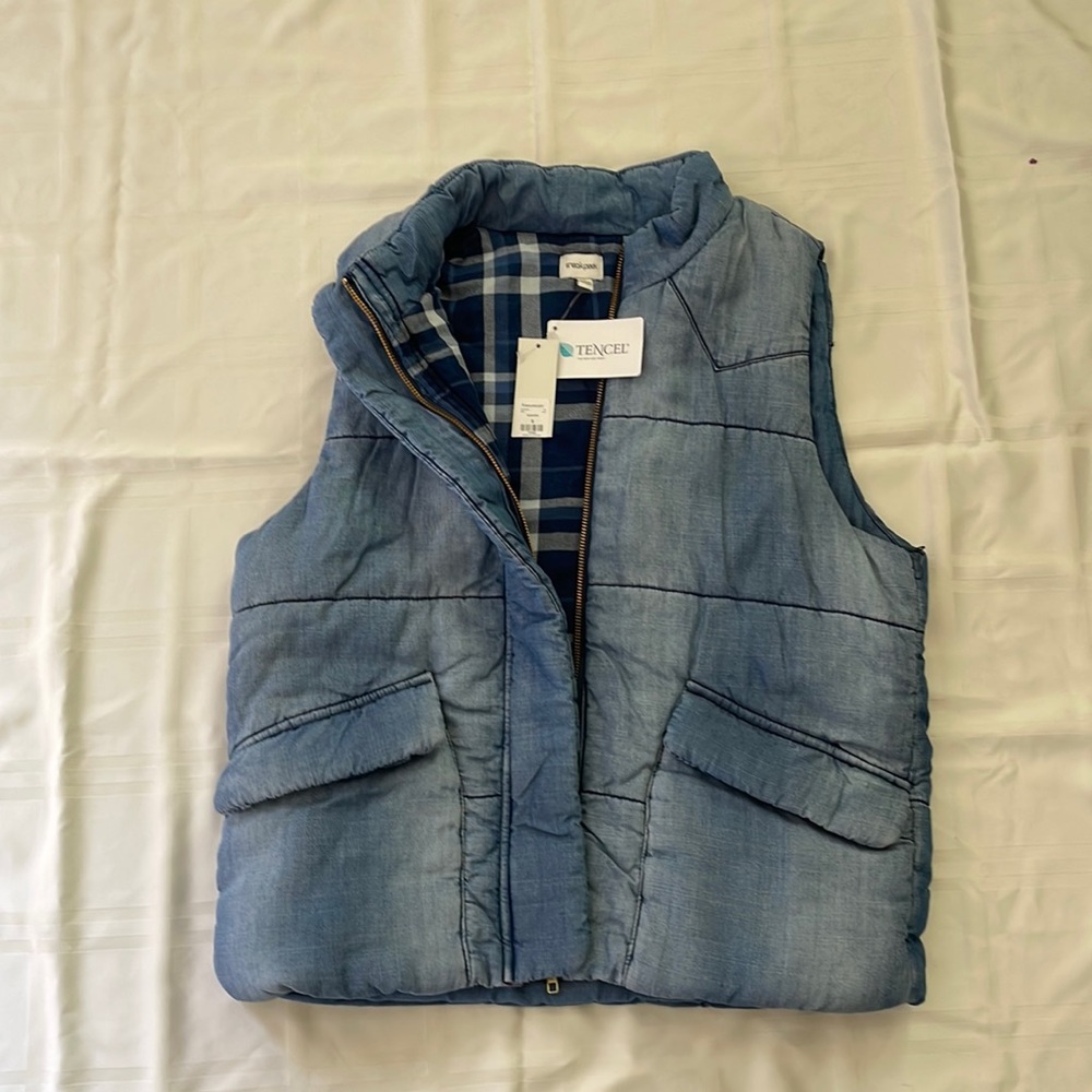 Sneak Peek size small vest